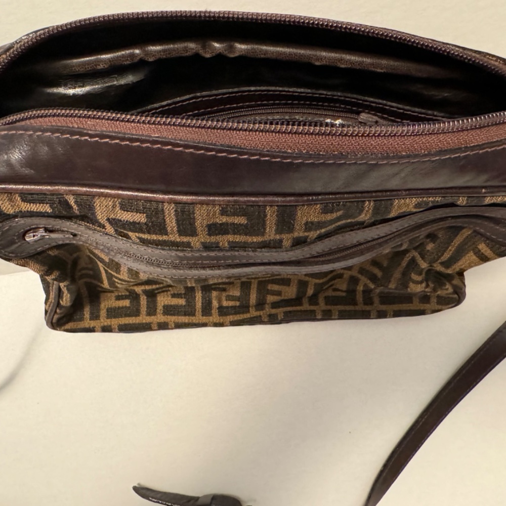 Vintage Fendi Zucca canvas crossbody handbag with straps made in Italy - Picture 4 of 4